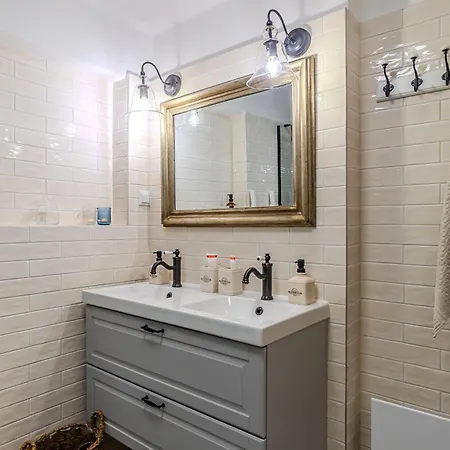 Апартаменты Balchill House With Sauna And Jacuzzi - Happy